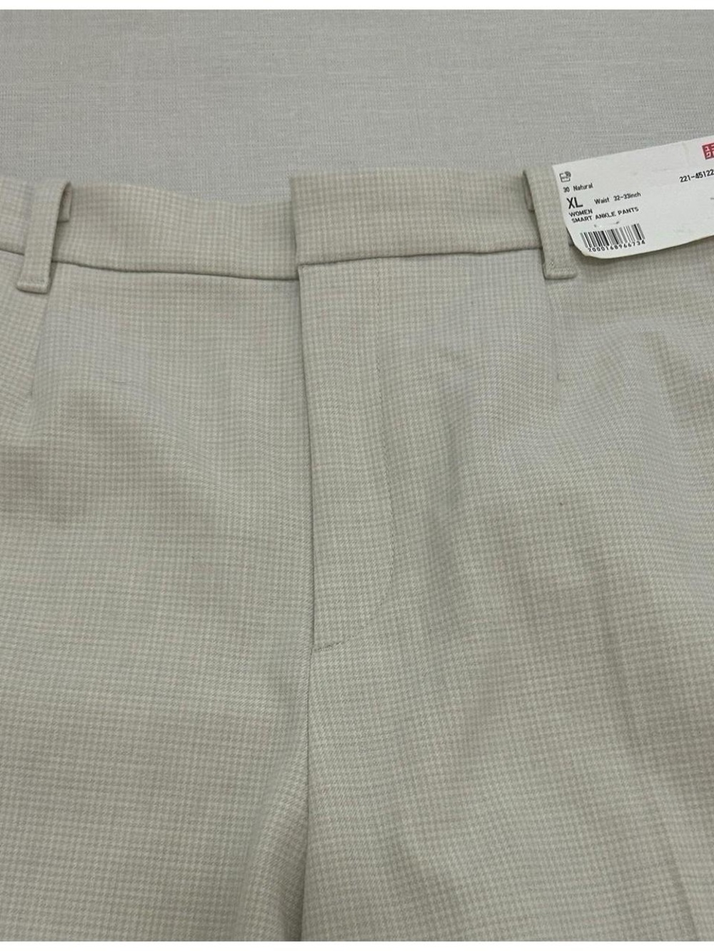 Uniqlo Men's Cream Flat-Front Dress Shorts